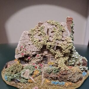 Lilliput Lane "Forget-Me-Not" Handcrafted Miniature Cottage Sculpture Made In UK